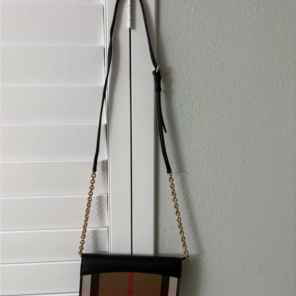 Brand new / tags Burberry Henley Wallet on Chain Leather with House Check Canvas
